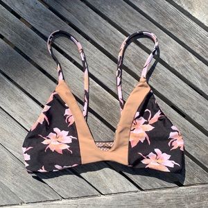 Acacia pupukea top in Aloha print